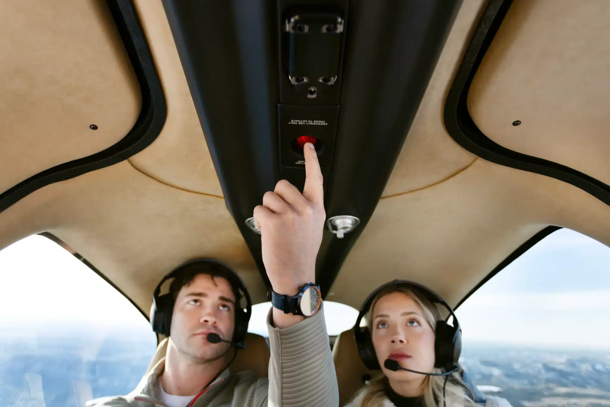 Cirrus annonce l'Autoland Garmin sur les Cirrus SR22 G7 3 Passenger engaging autoland system SR22 G7